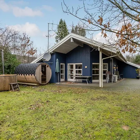 בית נופש 4 Bedroom Gorgeous In *