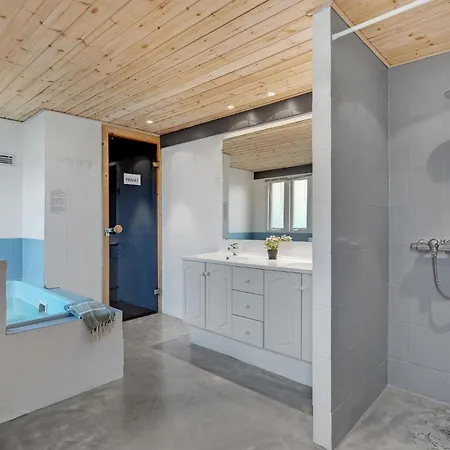 4 Bedroom Gorgeous In *