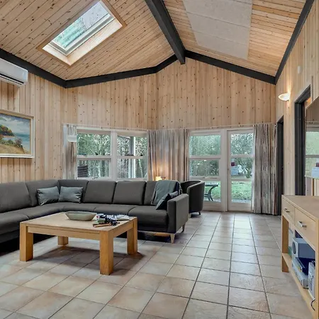 4 Bedroom Gorgeous In Holiday home