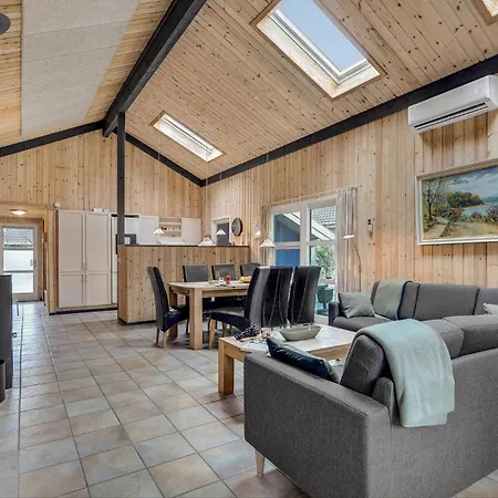 Semesterbostad 4 Bedroom Gorgeous In