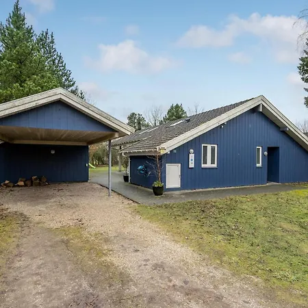 4 Bedroom Gorgeous In Holiday home