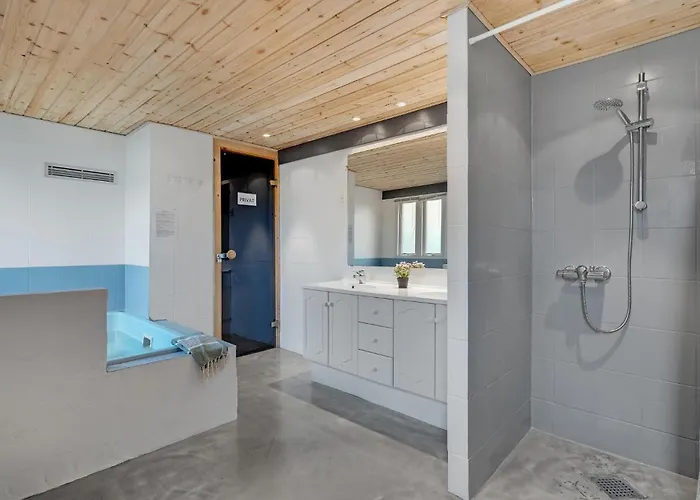 4 Bedroom Gorgeous In *