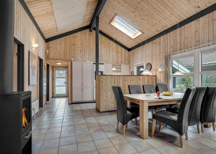 4 Bedroom Gorgeous In Ferienhaus