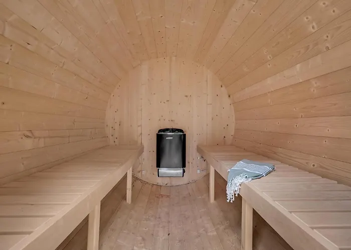 4 Bedroom Gorgeous In Ferienhaus *