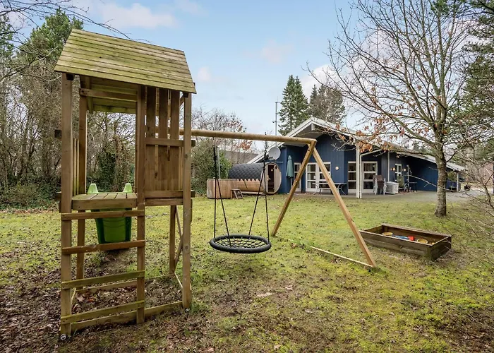 4 Bedroom Gorgeous In Ferienhaus